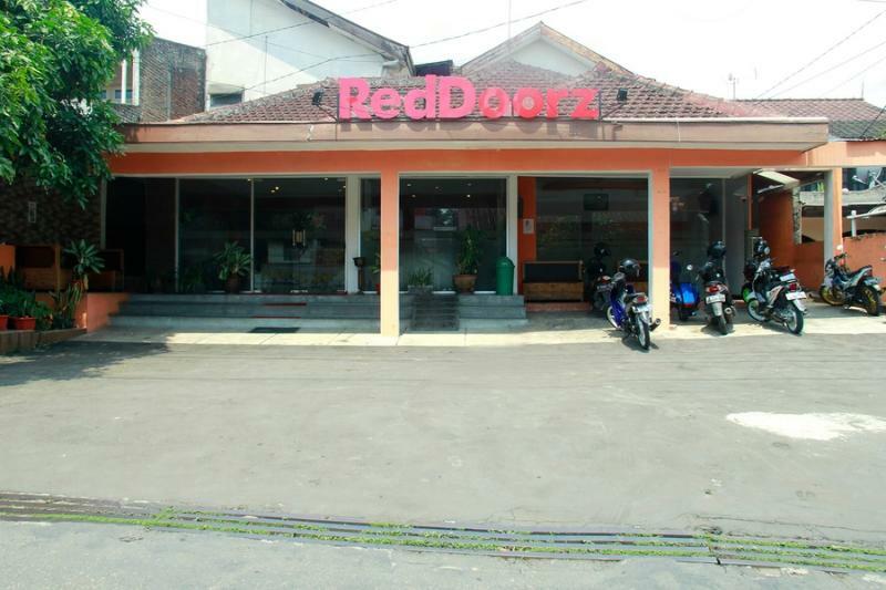 Reddoorz Syariah Near Btc Fashion Mall Bandung Esterno foto